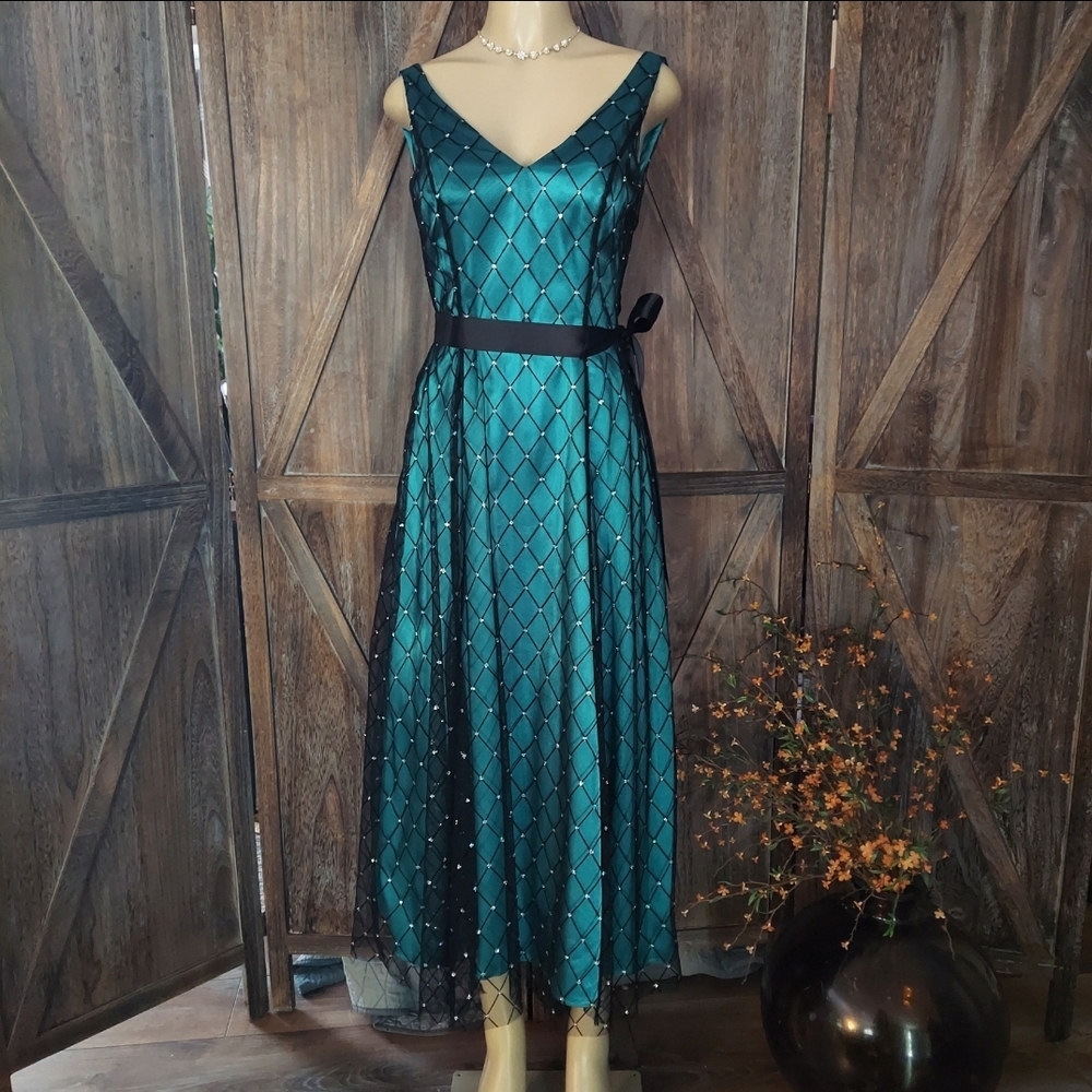 Adrianna Papell Vintage Green Midi Sundress Sleeveless V-Neck